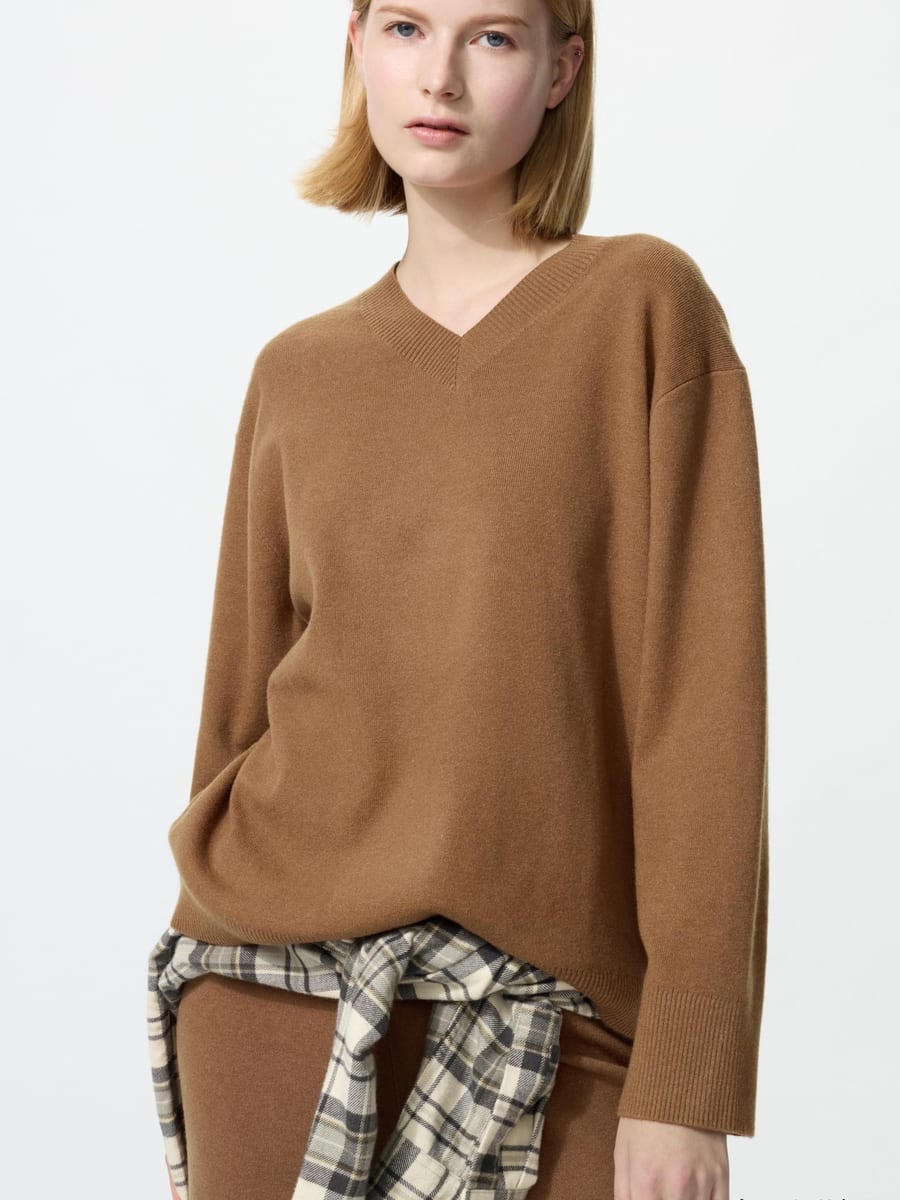 Fine-Rib Roll Neck — model front